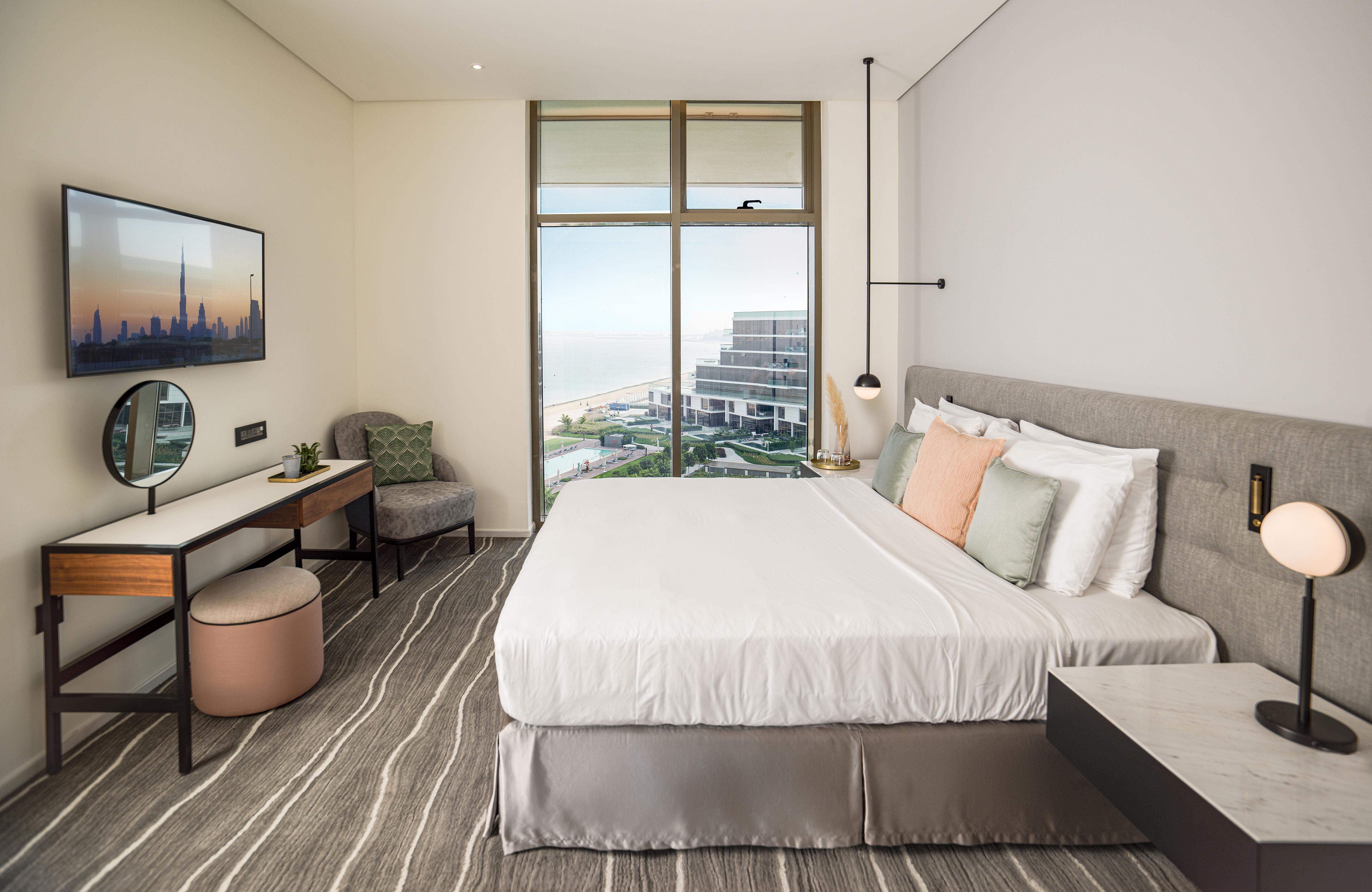 Th8 Palm Dubai Beach Resort, Vignette Collection By Ihg מראה חיצוני תמונה A bedroom at the hotel