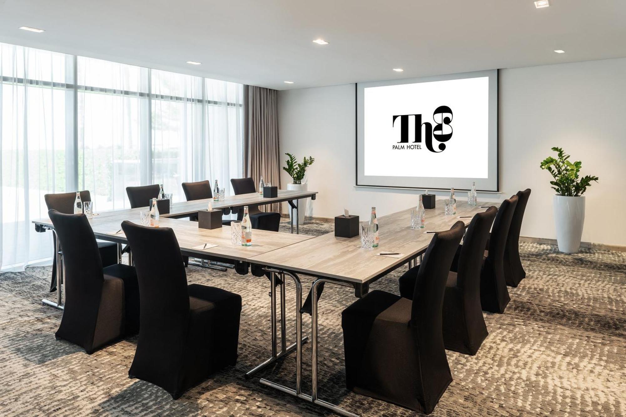 Th8 Palm Dubai Beach Resort, Vignette Collection By Ihg מראה חיצוני תמונה Meeting room at The New Hotel